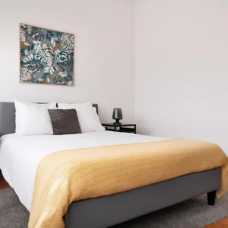 ! Luminous 2br Floor ! Praca Da Republica Porto